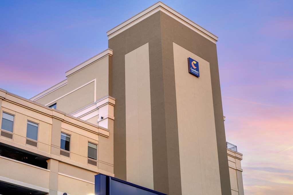 Comfort Inn & Suites Newark Liberty International Airport 外观 照片