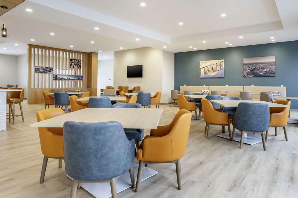 Comfort Inn & Suites Newark Liberty International Airport 餐厅 照片