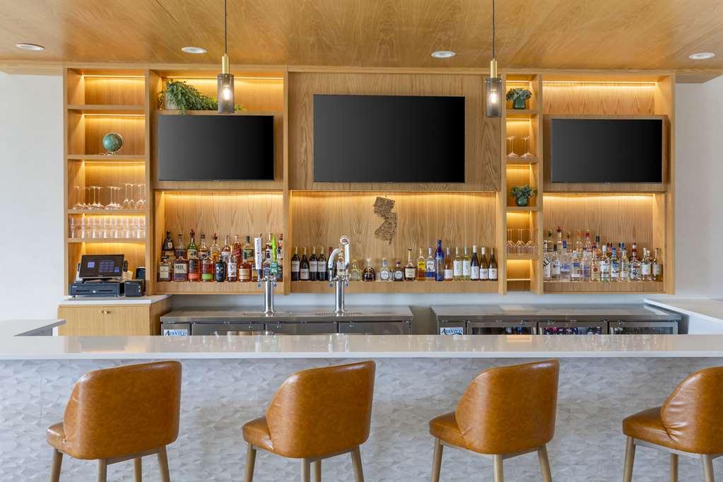 Comfort Inn & Suites Newark Liberty International Airport 餐厅 照片
